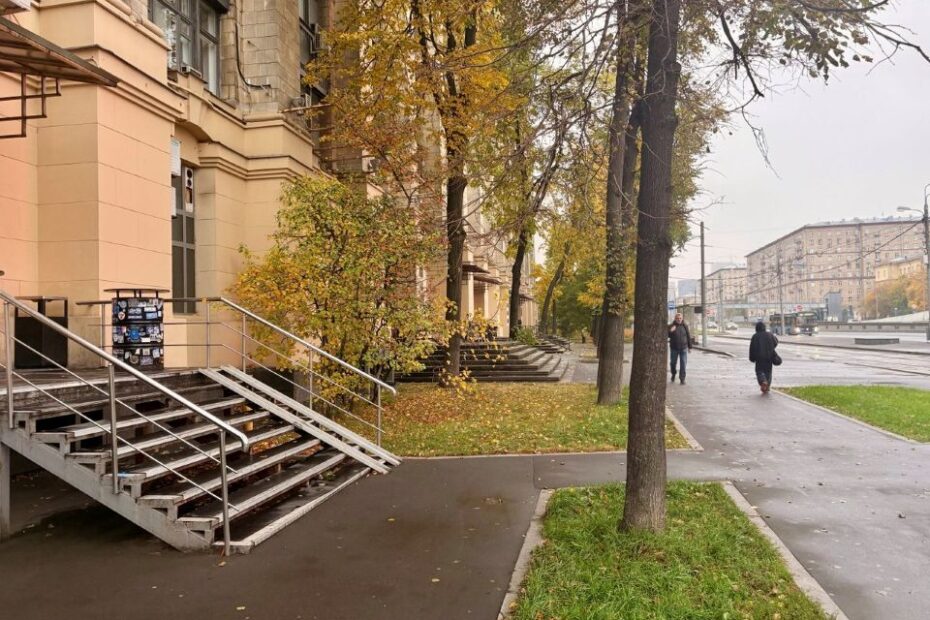 The Sudden Click: When AI Meets Advertising Inspiration moscow morning