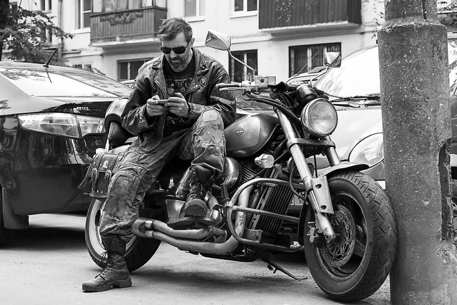 Chain Thicker Than Your Mortgage: Why Moscow's Real Freedom Parks Under The Rain harley